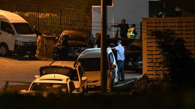 Foto-Foto Polisi Malaysia Geledah Rumah Najib Razak Cari Bukti Korupsi - Bagian 4