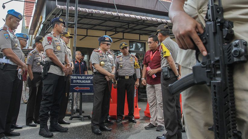 Semua Personel Polisi Penghadang Pelaku Teror Mapolda Riau Naik Pangkat - Bagian 3