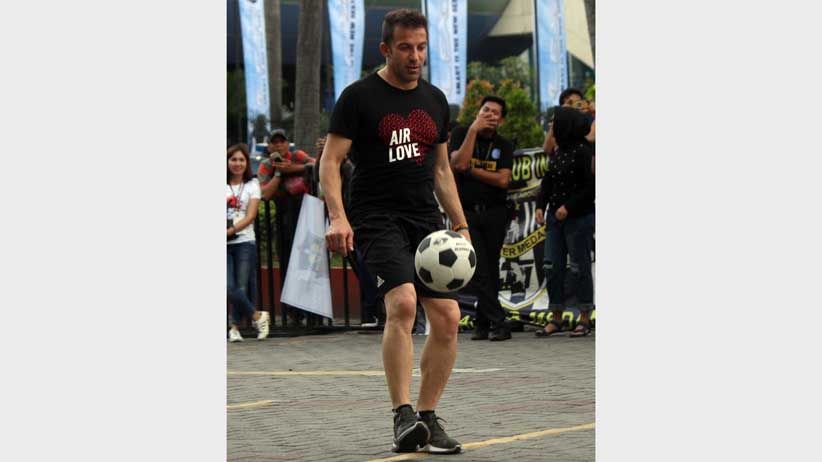 Cari Pemain Sepak Bola Berbakat, Del Piero Latih Anak-Anak Medan - Bagian 2