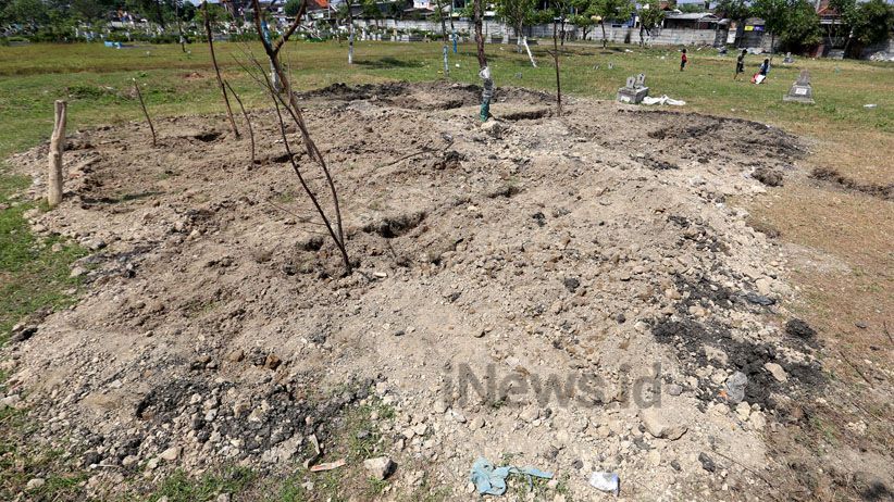 Tolak Jenazah Pelaku Bom Gereja Surabaya, Warga Tutup Lubang Kubur - Bagian 3