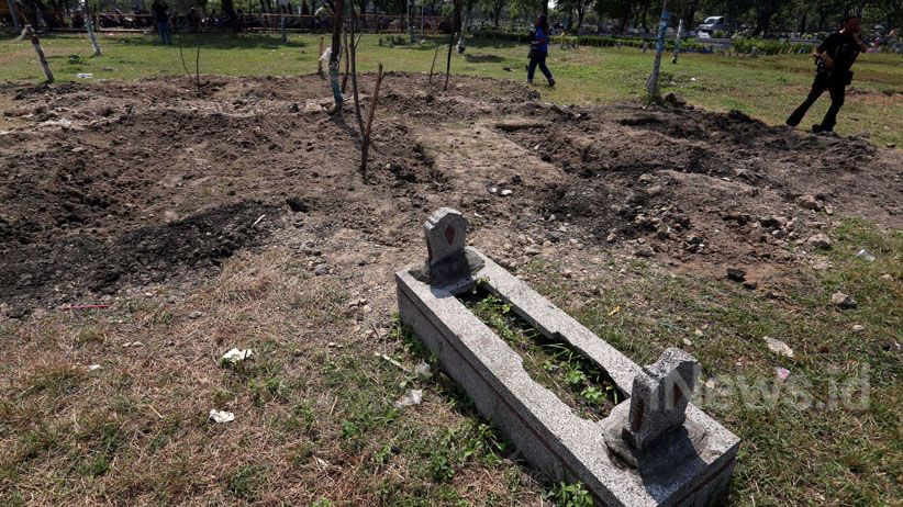 Tolak Jenazah Pelaku Bom Gereja Surabaya, Warga Tutup Lubang Kubur - Bagian 1