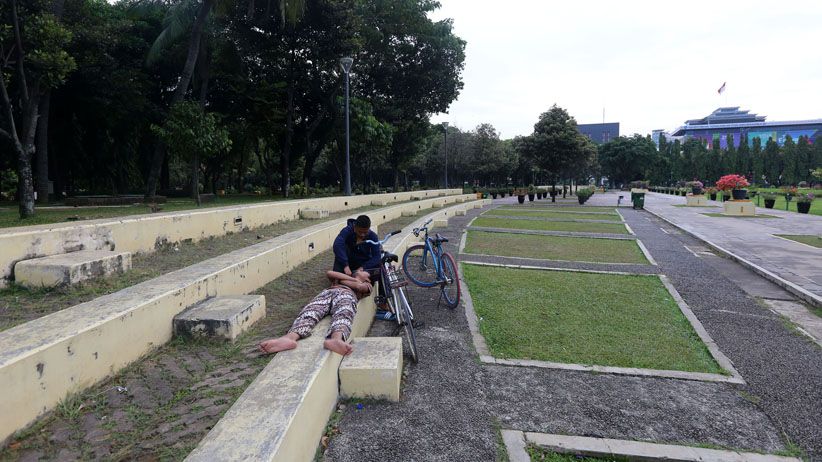 Asyiknya Ngabuburit di Taman Barat Monas - Bagian 5