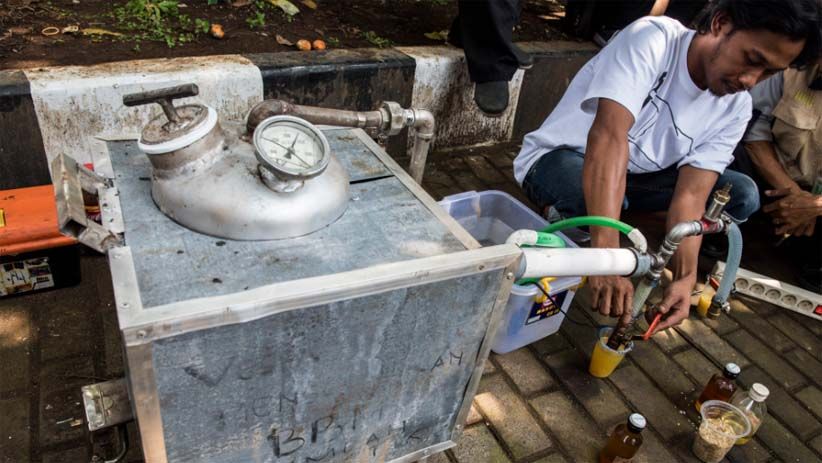 Motor Vespa Ini Gunakan Bahan Bakar dari Sampah Plastik - Bagian 2