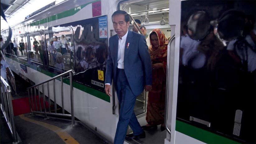 Presiden Jokowi Ajak Pelajar Coba Kereta Bandara Internasional Minangkabau - Bagian 3