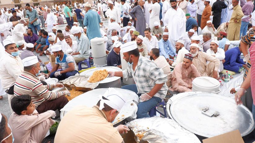 Ribuan Umat Muslim Buka Puasa Bersama di Masjid Nabawi, Begini Suasananya - Bagian 6