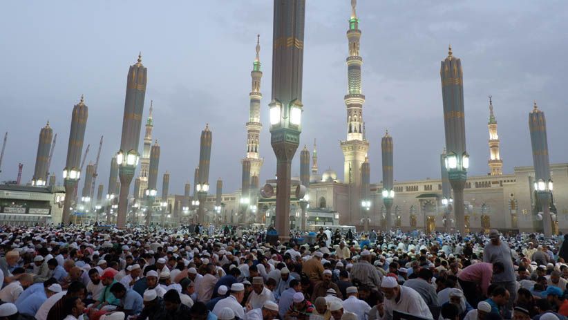 Ribuan Umat Muslim Buka Puasa Bersama di Masjid Nabawi, Begini Suasananya - Bagian 1