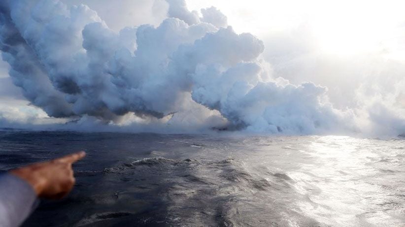 Pemandangan Menakjubkan Aliran Lahar Gunung Kilauea Hawaii Menuju Laut - Bagian 4