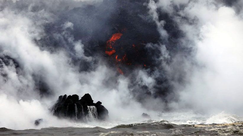 Pemandangan Menakjubkan Aliran Lahar Gunung Kilauea Hawaii Menuju Laut - Bagian 5