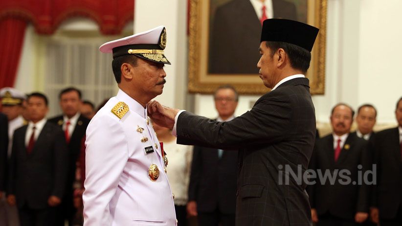 Presiden Jokowi Lantik KSAL Baru Laksamana Siwi Sukma Adji - Bagian 1