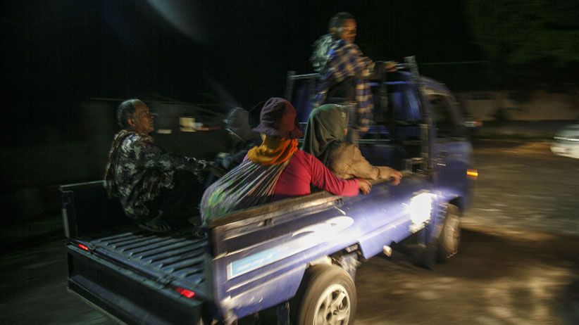 Gunung Merapi Meletus, Warga Cangkringan Dievakuasi - Bagian 1