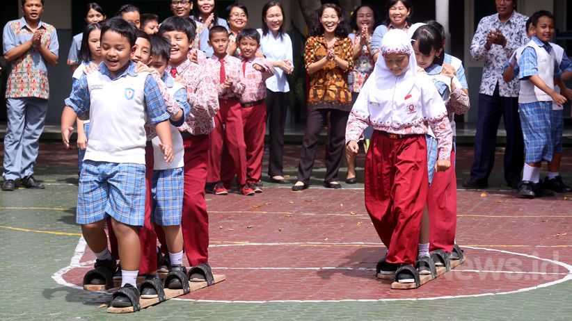 Hilangkan Trauma Bom, Siswa SD Muhammadiyah dan Santa Clara Bermain Bersama - Bagian 1