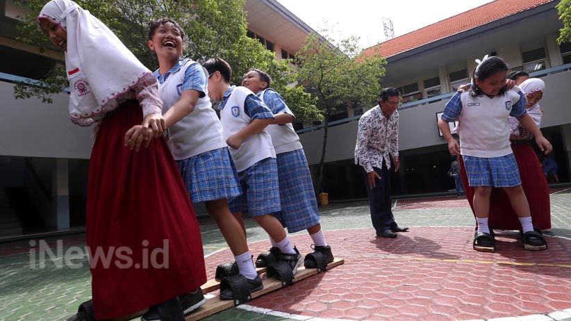 Hilangkan Trauma Bom, Siswa SD Muhammadiyah dan Santa Clara Bermain Bersama - Bagian 2