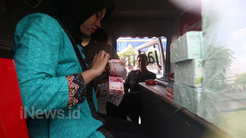 BI Layani Penukaran Uang di Lapangan Kodam V Brawijaya Surabaya - Bagian 3