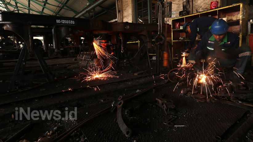 Balai Yasa Gubeng Surabaya Kebut Penyelesaian Kereta Api Lebaran - Bagian 2