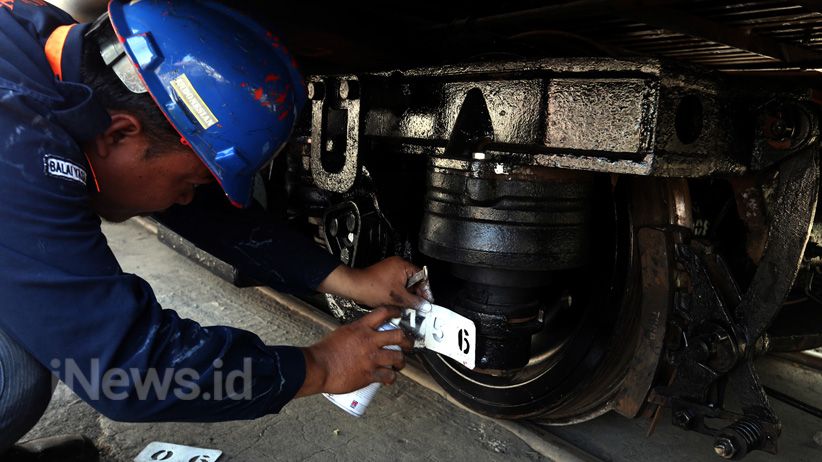 Balai Yasa Gubeng Surabaya Kebut Penyelesaian Kereta Api Lebaran - Bagian 4