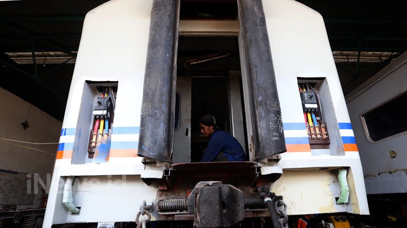 Balai Yasa Gubeng Surabaya Kebut Penyelesaian Kereta Api Lebaran - Bagian 7