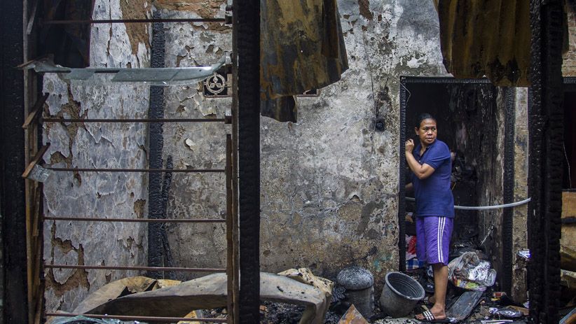 Kebakaran di Permukiman Padat Bidara Cina Hanguskan Puluhan Rumah - Bagian 2