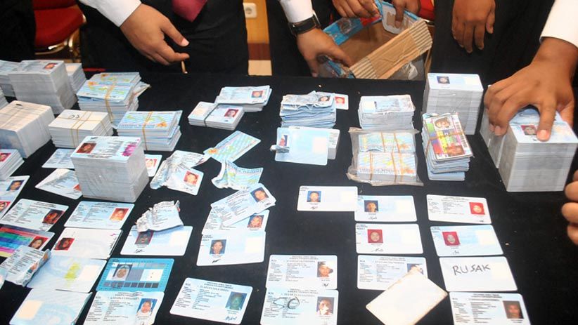 Polres Bogor Selidiki Kasus E-KTP Tercecer di Jalan - Bagian 2