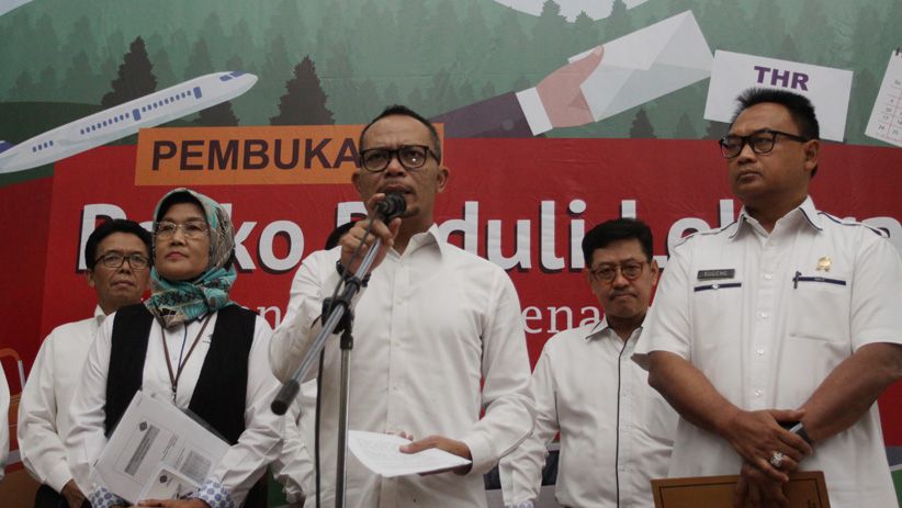 Menaker Buka Posko Pengaduan THR Lebaran 2018 - Bagian 2