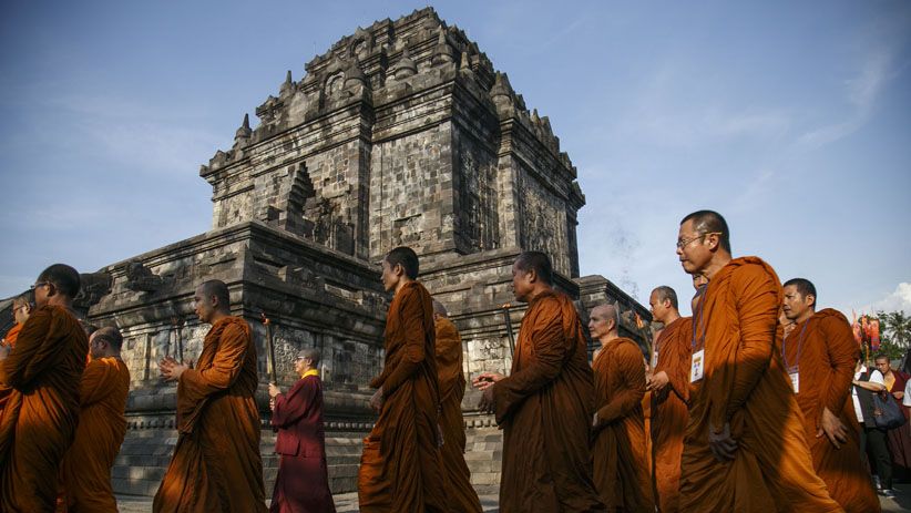 Prosesi Penyemayaman Api Dharma Waisak di Candi Mendut - Bagian 2