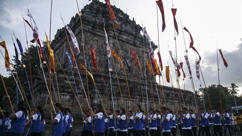 Prosesi Penyemayaman Api Dharma Waisak di Candi Mendut - Bagian 3