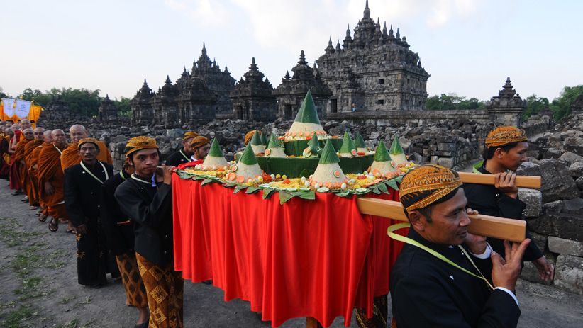 Ribuan Umat Budha Ikut Kirab Waisak dari Candi Plosan ke Candi Sewu - Bagian 1