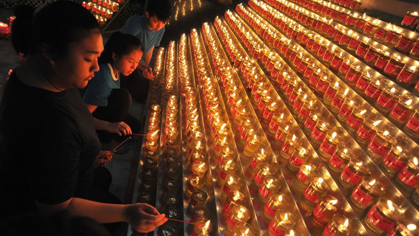 Detik-Detik Waisak, Lilin Pelita Vihara Dharmakirti Dinyalakan - Bagian 1