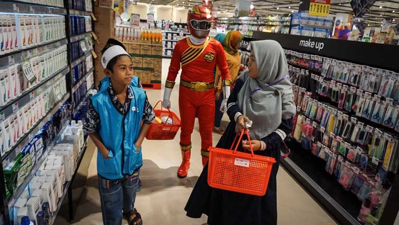 Begini Gaya Superhero Belanja Bareng Anak Yatim - Bagian 1