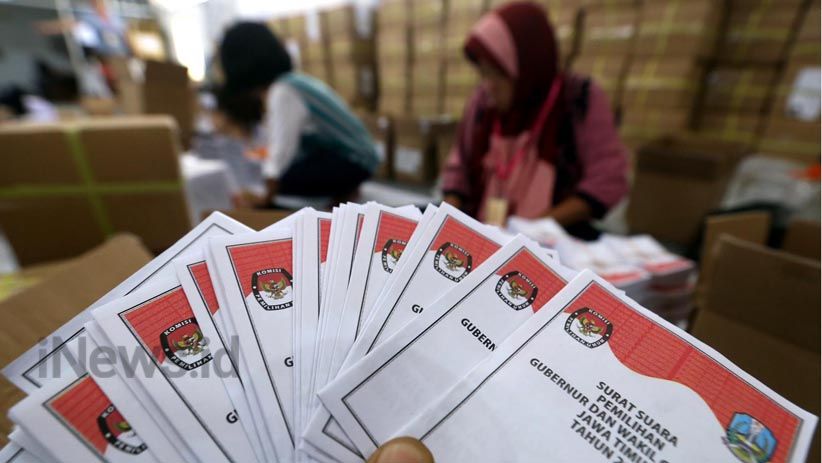 KPU Surabaya Lipat Surat Suara Pilgub Jatim - Bagian 6