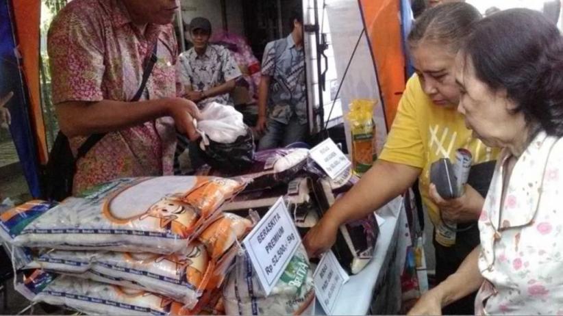 Ribuan Warga Kota Malang Serbu Pasar Murah Ramadan - Bagian 3