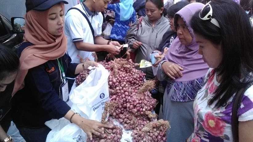 Ribuan Warga Kota Malang Serbu Pasar Murah Ramadan - Bagian 4