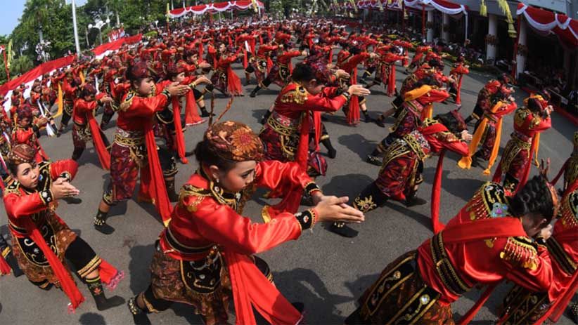 Meriahkan HUT Ke 725 Kota Surabaya Ratusan Murid SD 