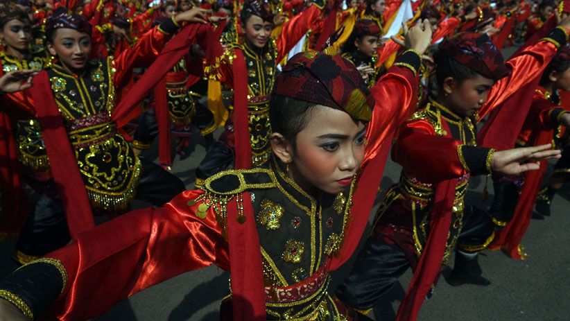 Meriahkan HUT Ke-725 Kota Surabaya, Ratusan Murid SD Tampilkan Tari Remo  - Bagian 2