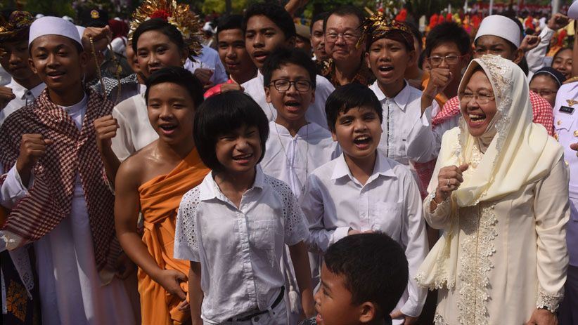 Meriahkan HUT Ke-725 Kota Surabaya, Ratusan Murid SD Tampilkan Tari Remo  - Bagian 7