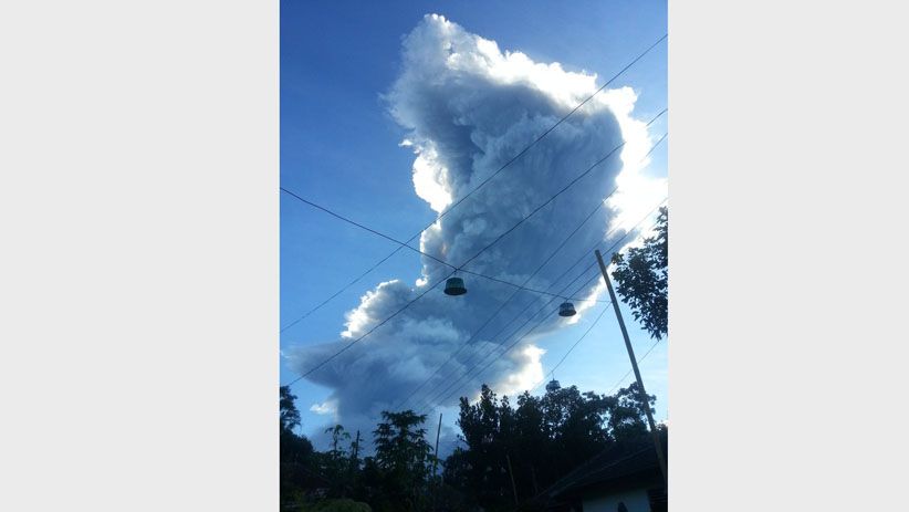 Foto-Foto Gunung Merapi Meletus Lagi Setinggi 6.000 Meter - Bagian 4