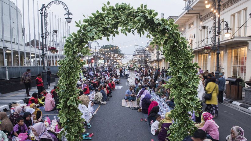 Ribuan Warga Bandung Ikut Buka Puasa Bersama on The Street - Bagian 4