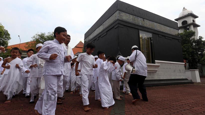 Tanam Nilai Agama Sejak Dini, Pelajar SD Ikut Manasik Haji - Bagian 2