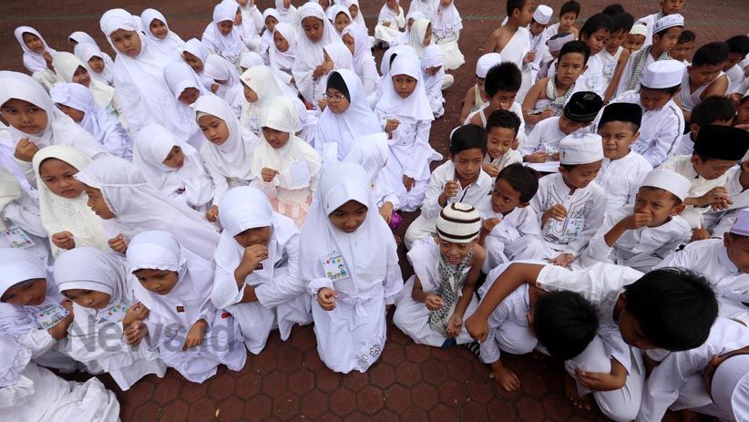 Tanam Nilai Agama Sejak Dini, Pelajar SD Ikut Manasik Haji - Bagian 5