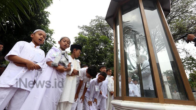 Tanam Nilai Agama Sejak Dini, Pelajar SD Ikut Manasik Haji - Bagian 3