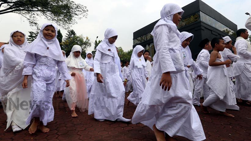 Tanam Nilai Agama Sejak Dini, Pelajar SD Ikut Manasik Haji - Bagian 1