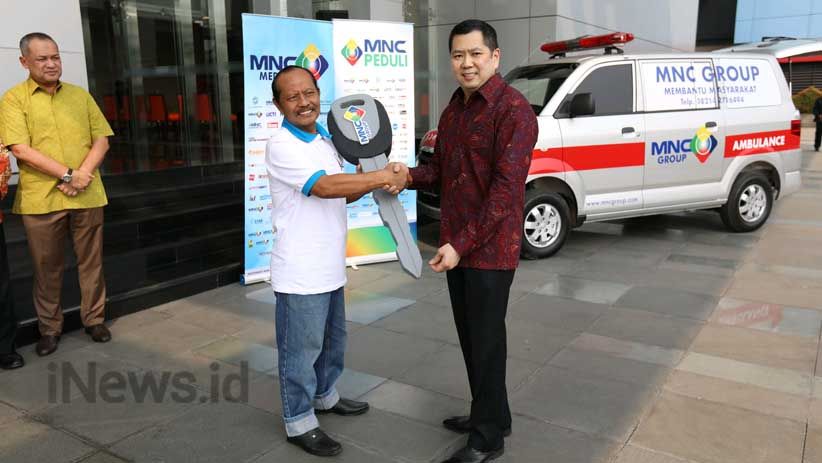 HT Serahkan Ambulans kepada Jamiin, Pahlawan untuk Indonesia - Bagian 4