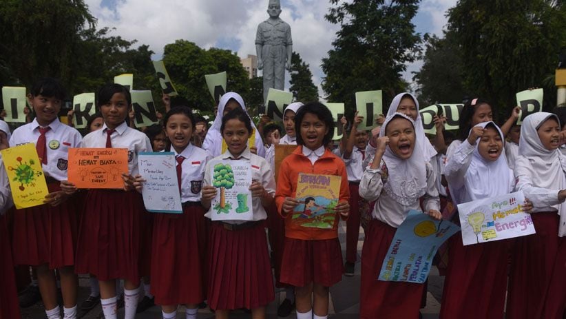 Puluhan Murid SD Surabaya Peringati Hari Lingkungan Hidup Sedunia - Bagian 1