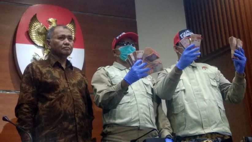 KPK Pamer Barang Bukti Uang Dugaan Suap Bupati Purbalingga Tasdi - Bagian 2