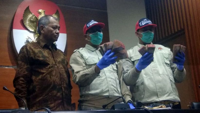 KPK Pamer Barang Bukti Uang Dugaan Suap Bupati Purbalingga Tasdi - Bagian 3