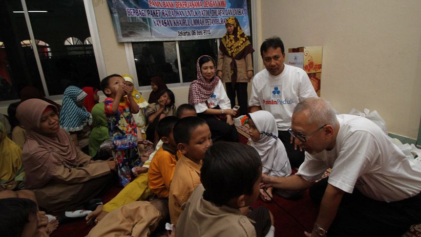 Panin Bank Bagikan Sembako Gratis kepada Warga Kurang Mampu - Bagian 3