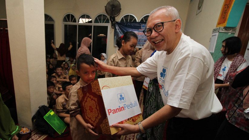 Panin Bank Bagikan Sembako Gratis kepada Warga Kurang Mampu - Bagian 2