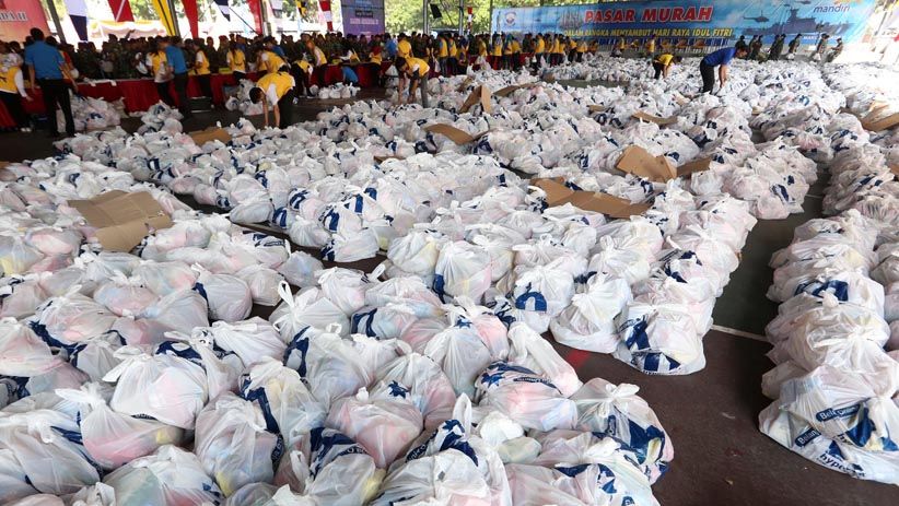 Ribuan Prajurit TNI AL Serbu Pasar Murah di Koarmada II Surabaya - Bagian 5