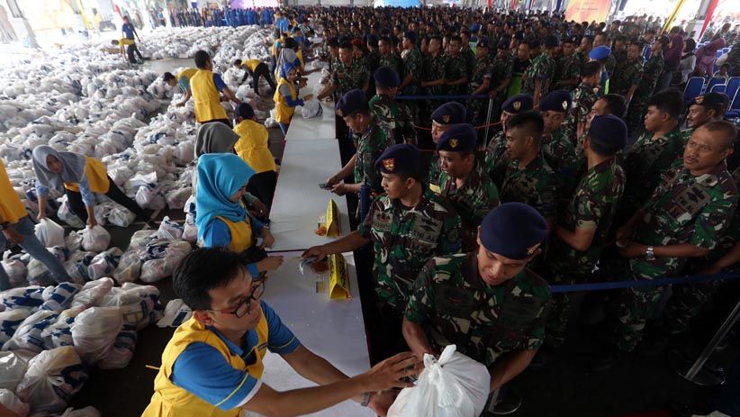 Ribuan Prajurit TNI AL Serbu Pasar Murah di Koarmada II Surabaya - Bagian 1
