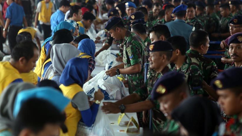 Ribuan Prajurit TNI AL Serbu Pasar Murah di Koarmada II Surabaya - Bagian 2