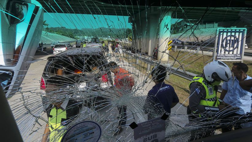 Bus Rombongan Mudik BUMN Terlibat Tabrakan Beruntun di Tol Cipali - Bagian 1
